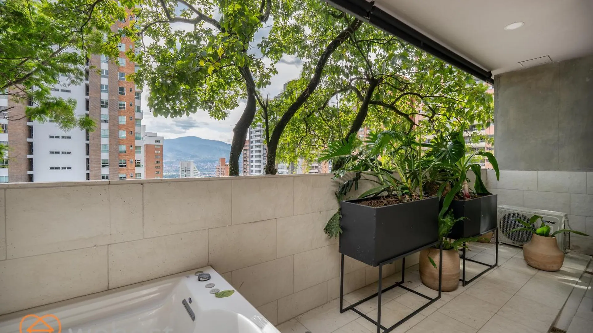 Private Jacuzzi Elegant Apartment With Ac Medell Medellin Colombia